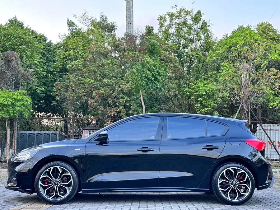 2021 فورد فوكس 2.0 إيكوبوست 180 أوتوماتيكي ST لاين