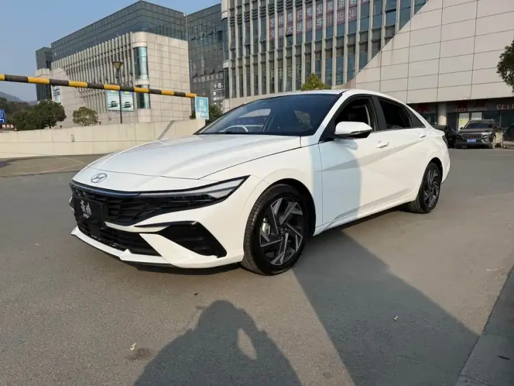 Elantra 2023 1.5L CVT LUX Deluxe Edition