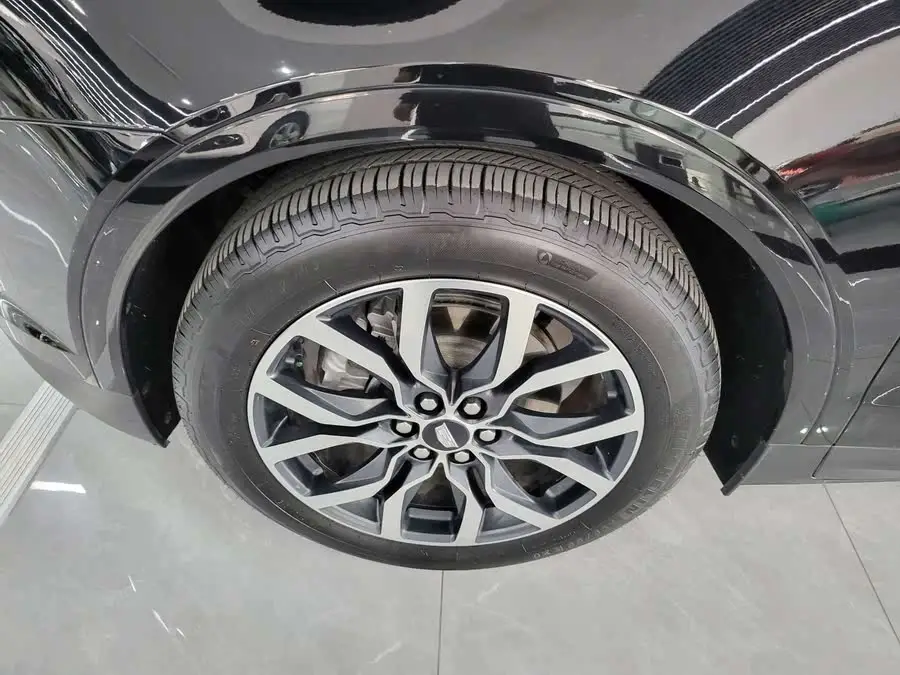 كاديلاك XT5 2022 2.0T دفع رباعي فاخر (إصدار الطائر الطنان)