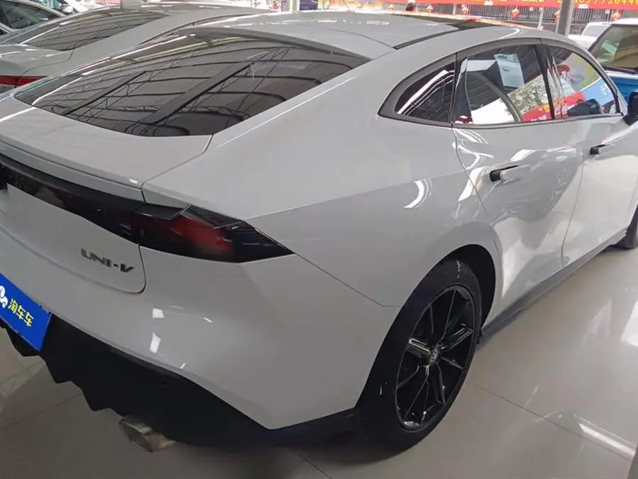 Changan UNI-V 2023 1.5T Premium