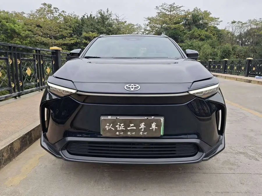 فاو تويوتا bZ4X 2022 نسخة الأداء العالي Premium دفع رباعي