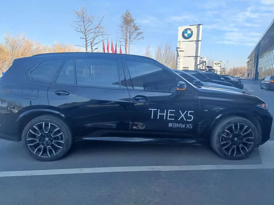 BMW X5 2023 xDrive 40Li Luxury M Sport Black Night Package