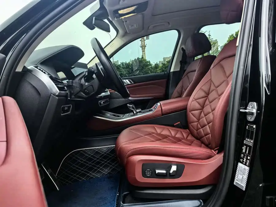 بي إم دبليو X5 2022 xDrive 30Li حزمة M الرياضية الحصرية