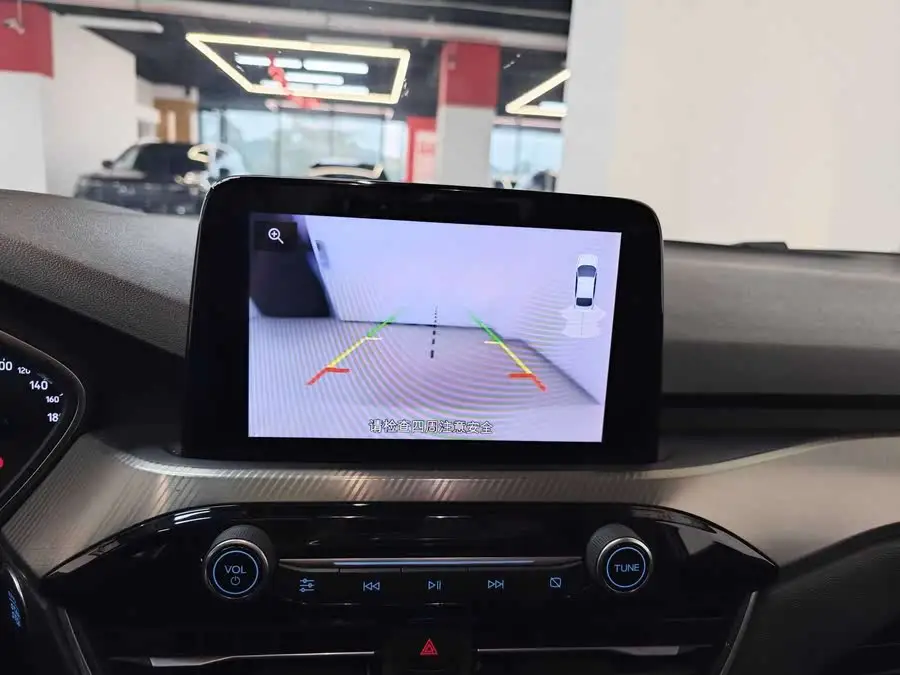 2020 فورد فوكس 3 صناديق EcoBoost 180 أوتوماتيكي عصري