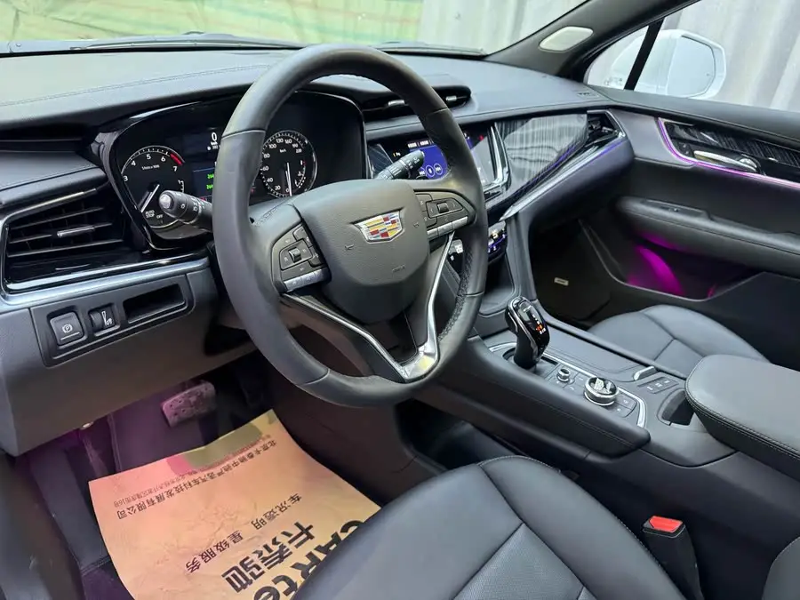 كاديلاك XT6 2022 2.0T ستة مقاعد دفع رباعي فاخر