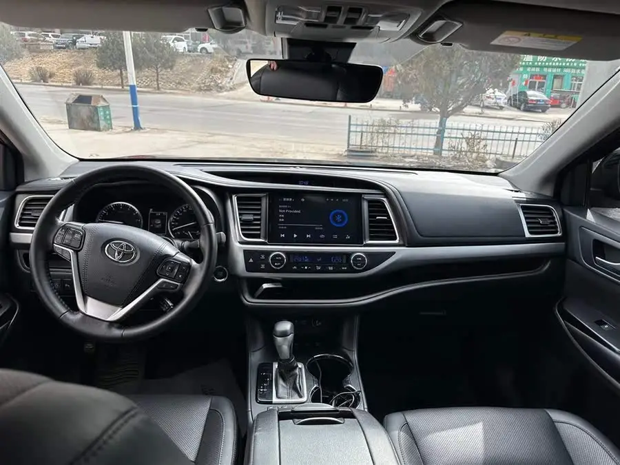 Highlander 2018 2.0T AWD Premium 7-Seater National VI