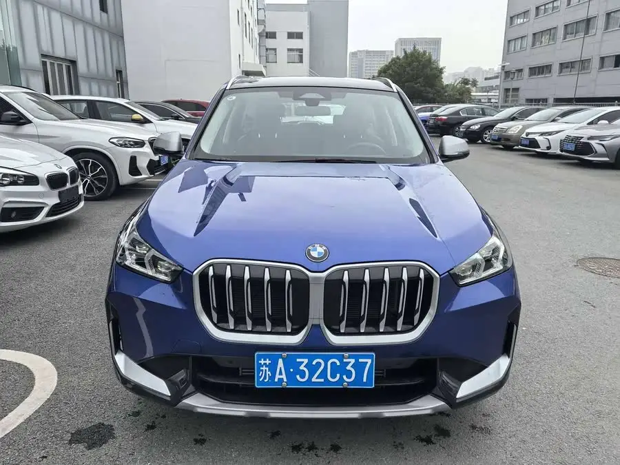 بي إم دبليو X1 2023 sDrive20Li حزمة تصميم X