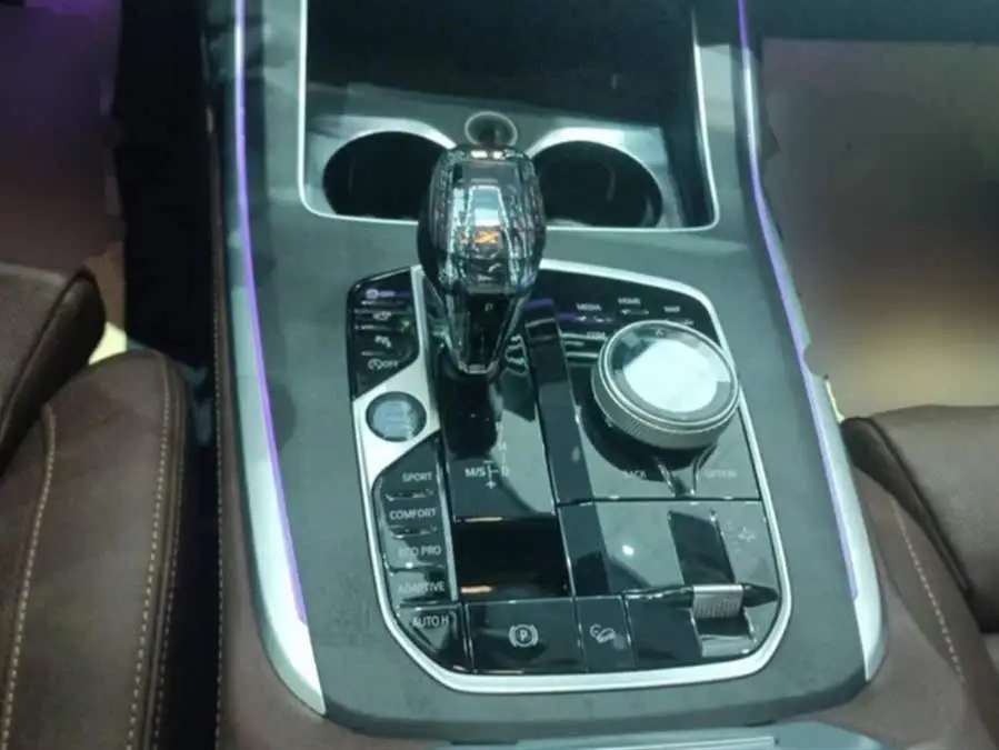 بي إم دبليو X7 2021 طراز مُعدل xDrive40i حزمة M الرياضية التنفيذية