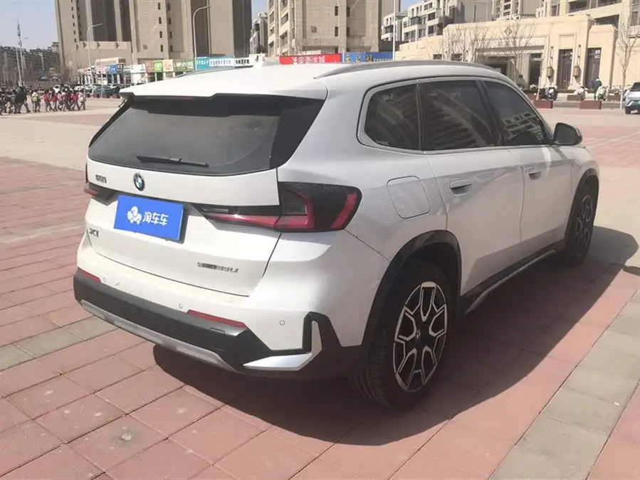 بي إم دبليو X1 2024 sDrive25Li حزمة تصميم X