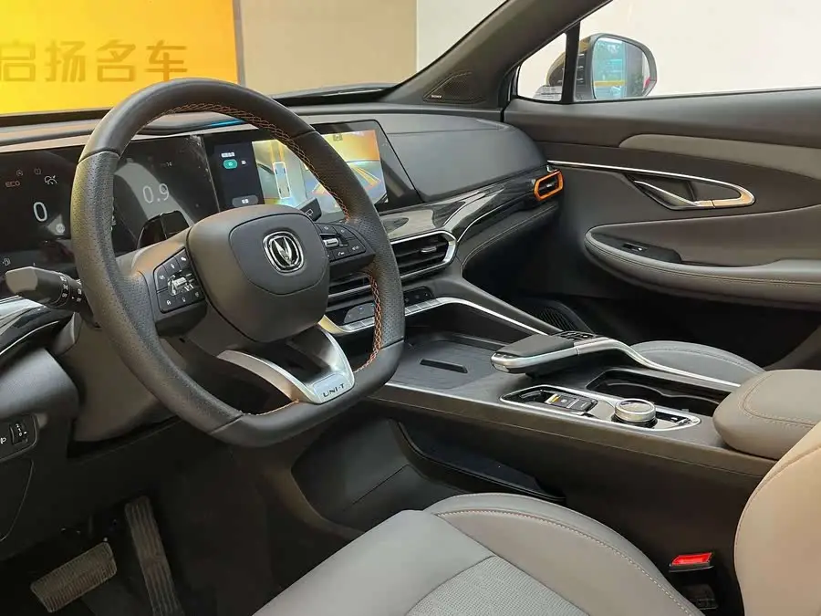 شانجان UNI-T 2022 1.5T إصدار الملاحة الذكية