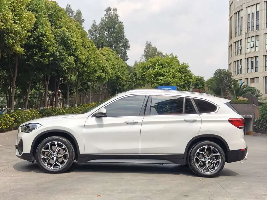 بي إم دبليو X1 2022 sDrive25Li الطراز الرائد