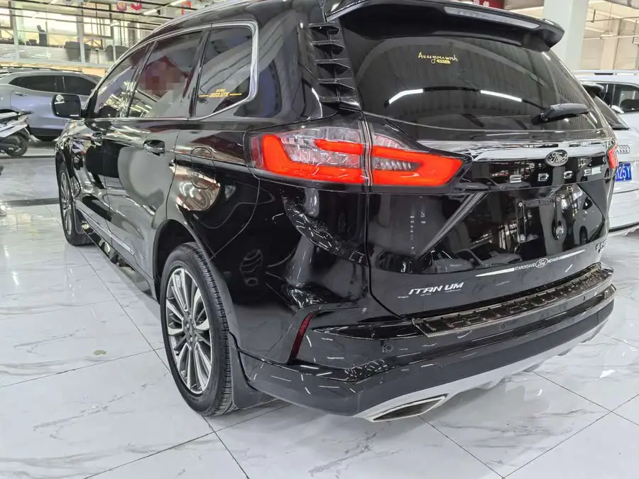 2021 Ford Edge PLUS EcoBoost 245 Two-Wheel Drive Luxury 7-Seater