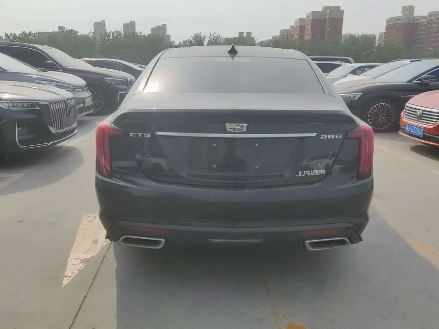 كاديلاك CT5 2022 طراز 28T الفاخر (النسخة القياسية)