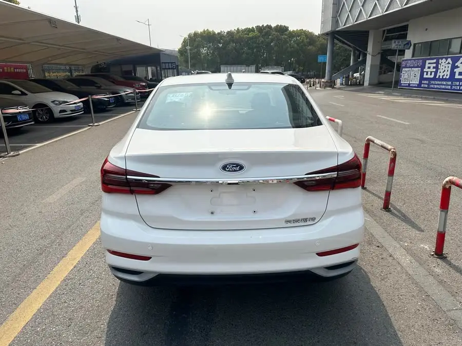 Ford Focus 2021 1.5L Automatic Golden Edition