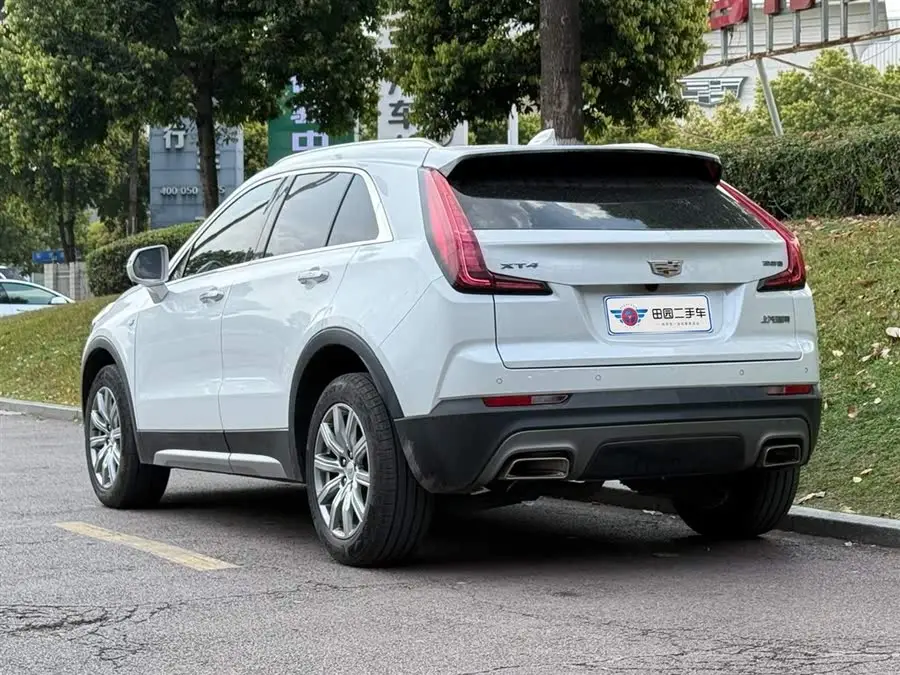 كاديلاك XT4 2022 28T فاخرة ذات دفع ثنائي