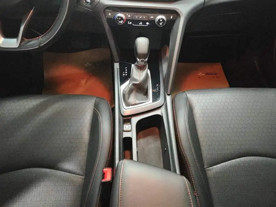 Wuling 2020 Model Light Hybrid Redline 530T Automatic Enjoy Version (5+2 seating)