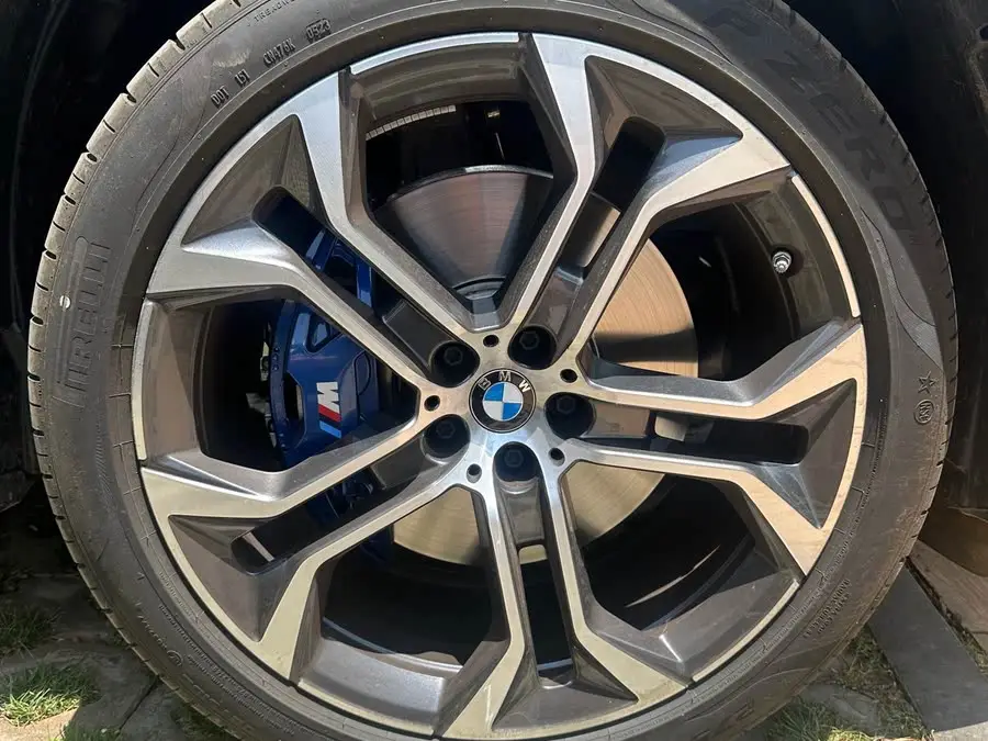 بي إم دبليو X5 2022 طراز مُعدل xDrive 40Li حزمة رياضية M