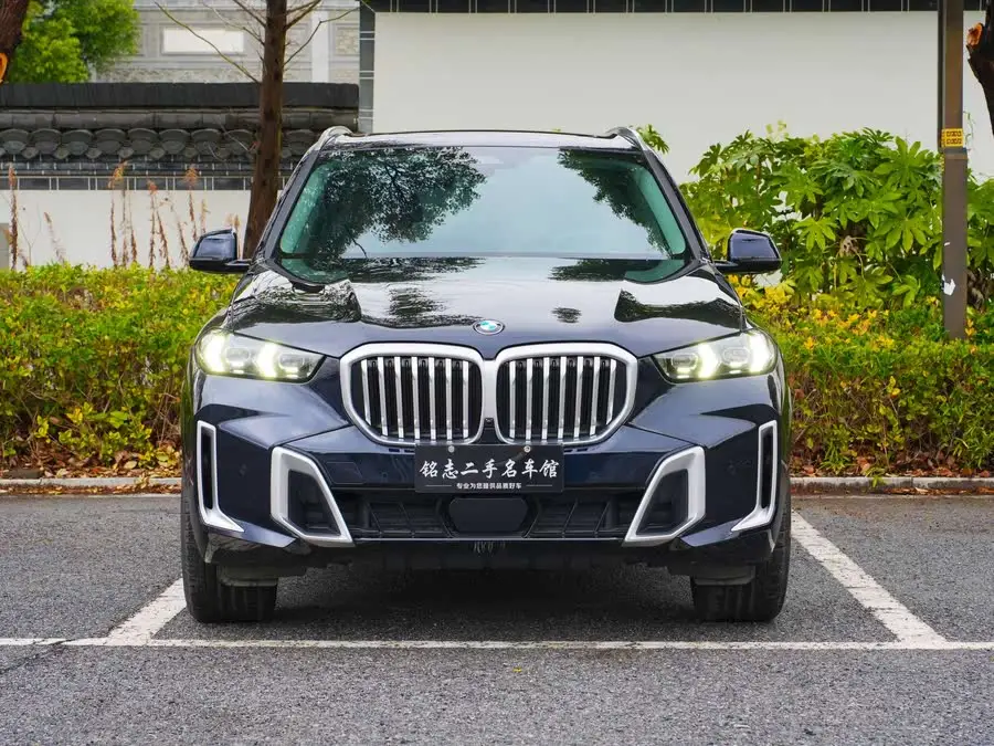 بي إم دبليو X5 2023 xDrive 30Li حزمة M الرياضية