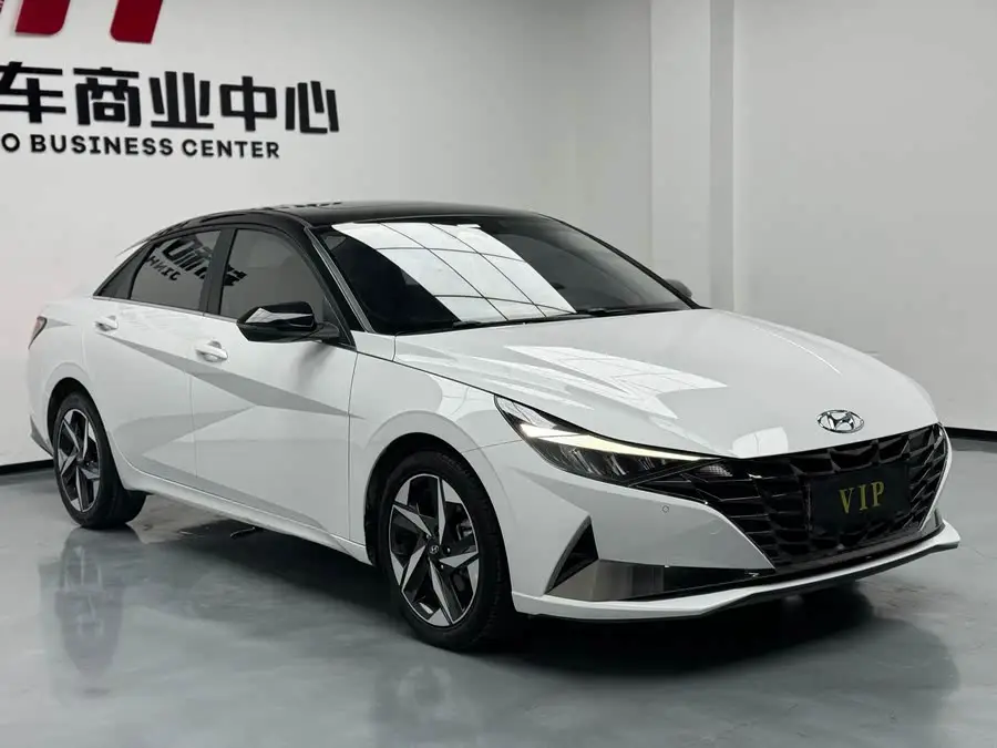 Elantra 2022 1.5L CVT LUX Premium Edition