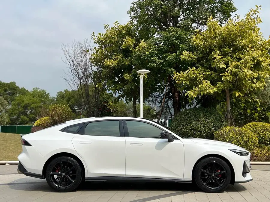 شانجان UNI-V 2023 1.5T بريميوم