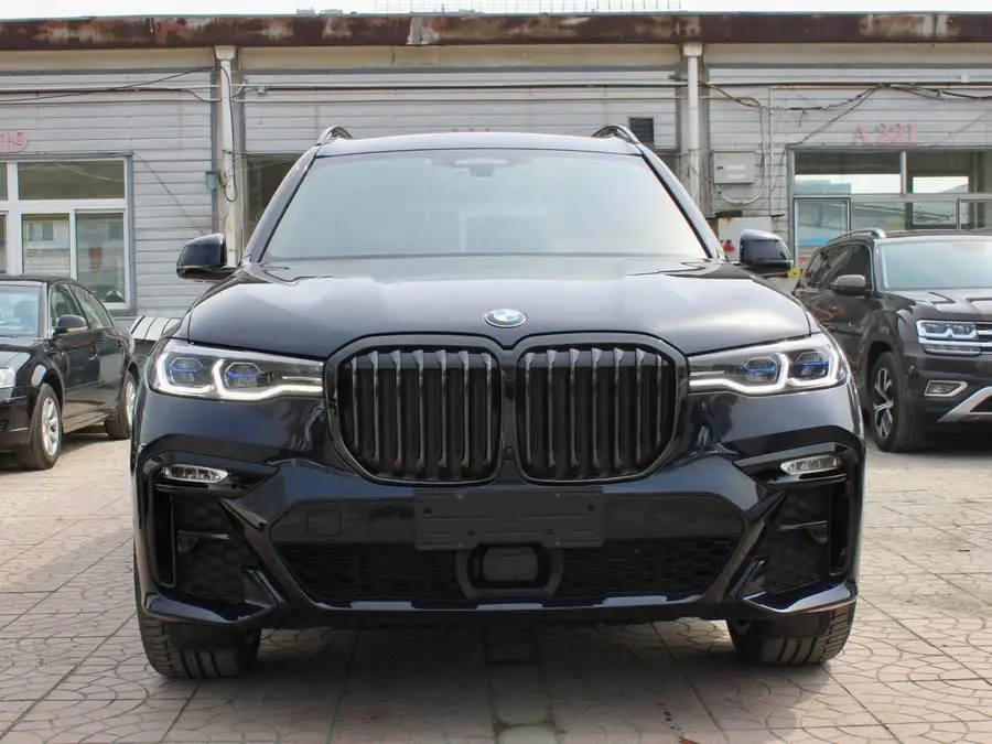 بي إم دبليو X7 2021 طراز محدث xDrive40i مجموعة M الرياضية التنفيذية