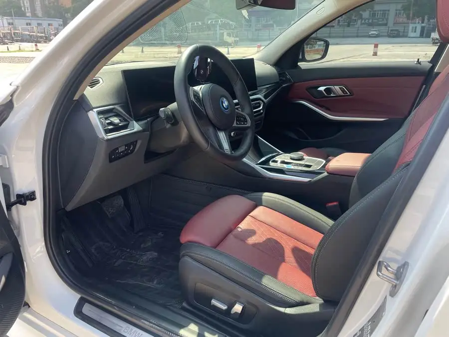 بي إم دبليو i3 2022 eDrive 35 L