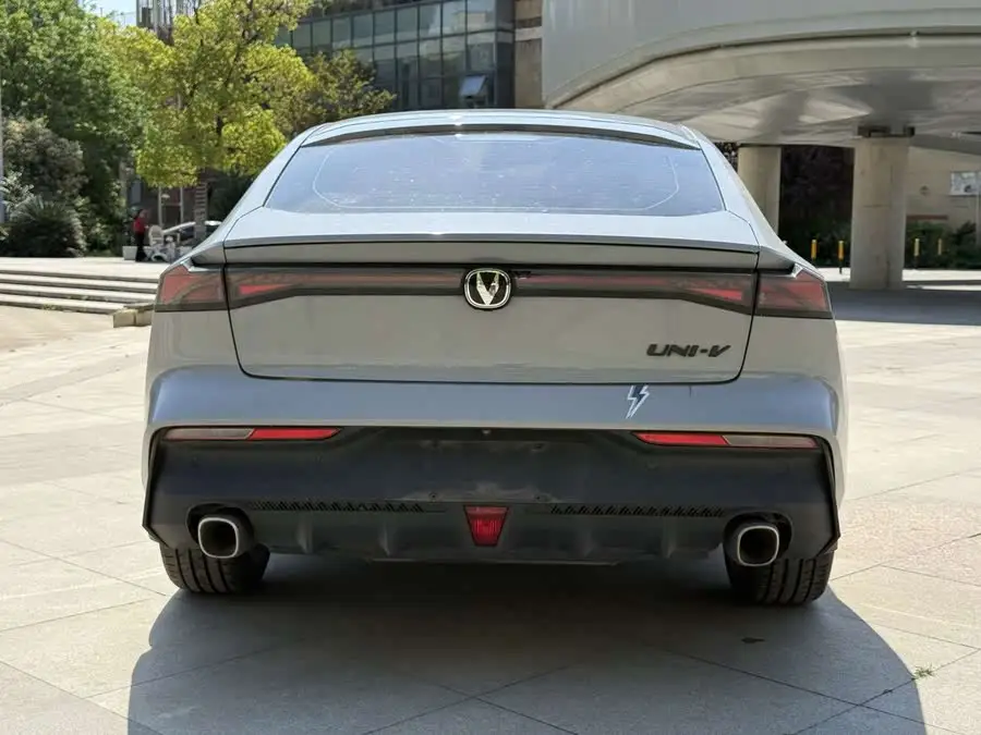 شانجان UNI-V 2022 1.5T التميز