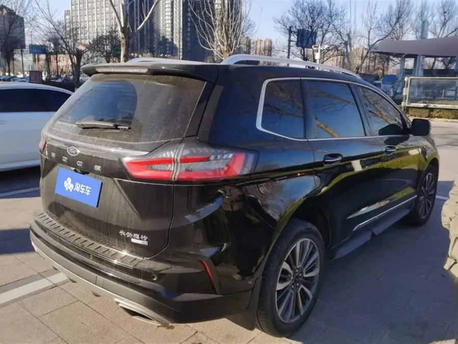 2021 Ford Edge PLUS EcoBoost 245 Two-Wheel Drive High-end Model 7-Seater