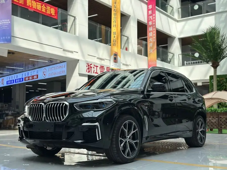 بي إم دبليو X5 2022 طراز مُعدل xDrive 40Li حزمة رياضية M