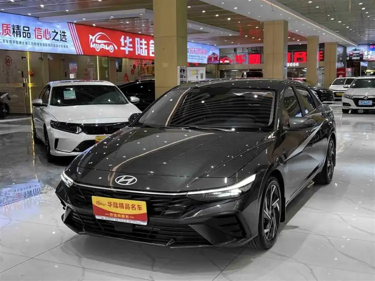 Elantra 2023 1.5L CVT LUX Premium Edition