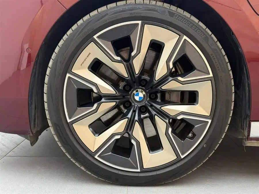 BMW i7 2023 xDrive60L Luxury Package
