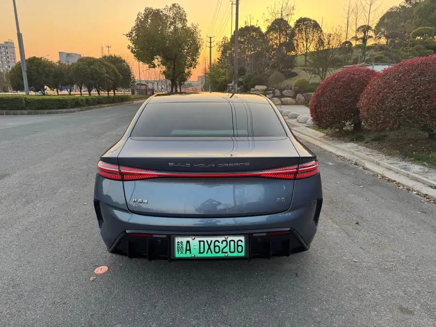 ختم 2022 النموذج 550 كم المدى القياسي دفع خلفي نسخة النخبة