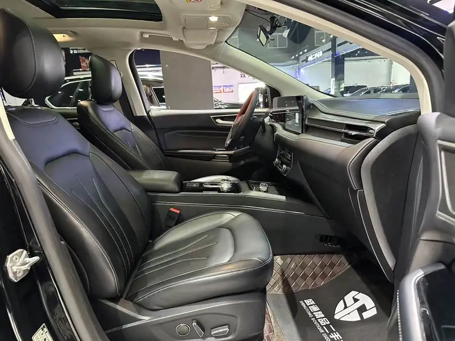 2021 Ford Edge PLUS EcoBoost 245 Two-Wheel Drive Platinum 5-Seater