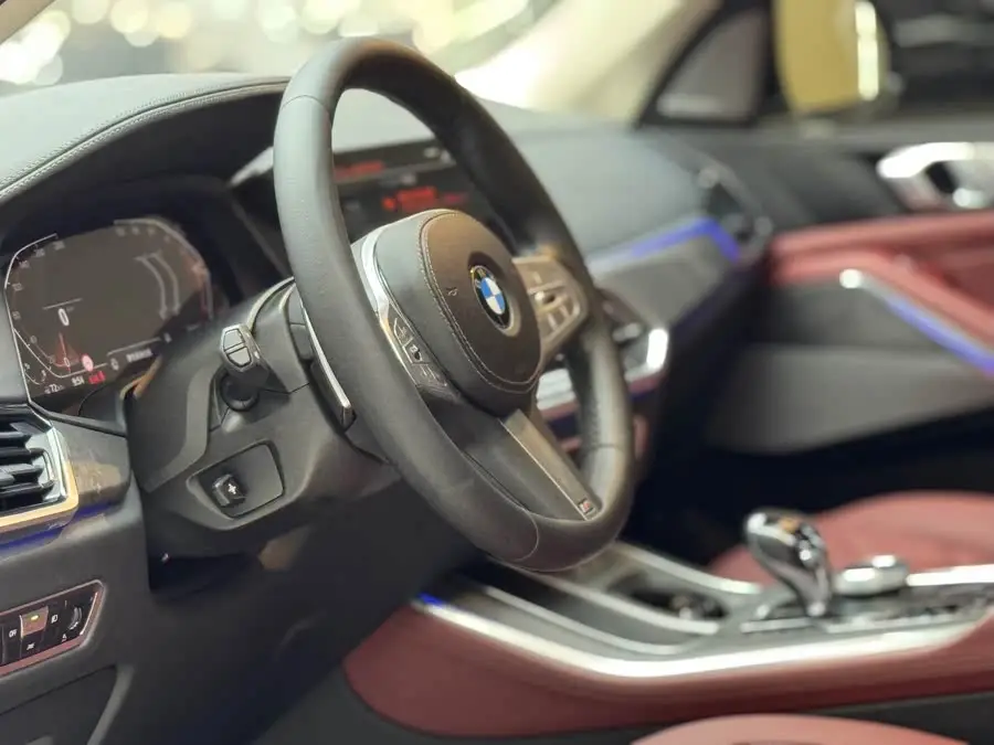 بي إم دبليو X5 2022 xDrive 30Li حزمة M الرياضية الحصرية