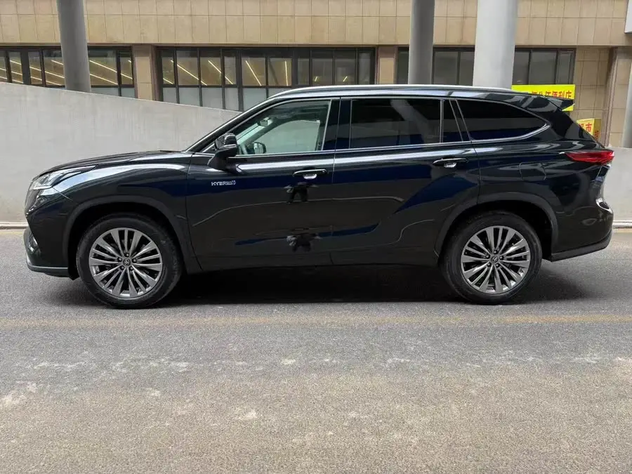 هايلاندر 2022 هايبرد 2.5 لتر دفع رباعي بريميوم 7 مقاعد