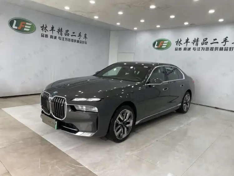 BMW i7 2023 xDrive60L Luxury Package