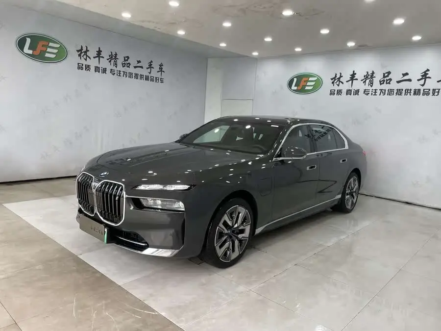 BMW i7 2023 xDrive60L Luxury Package