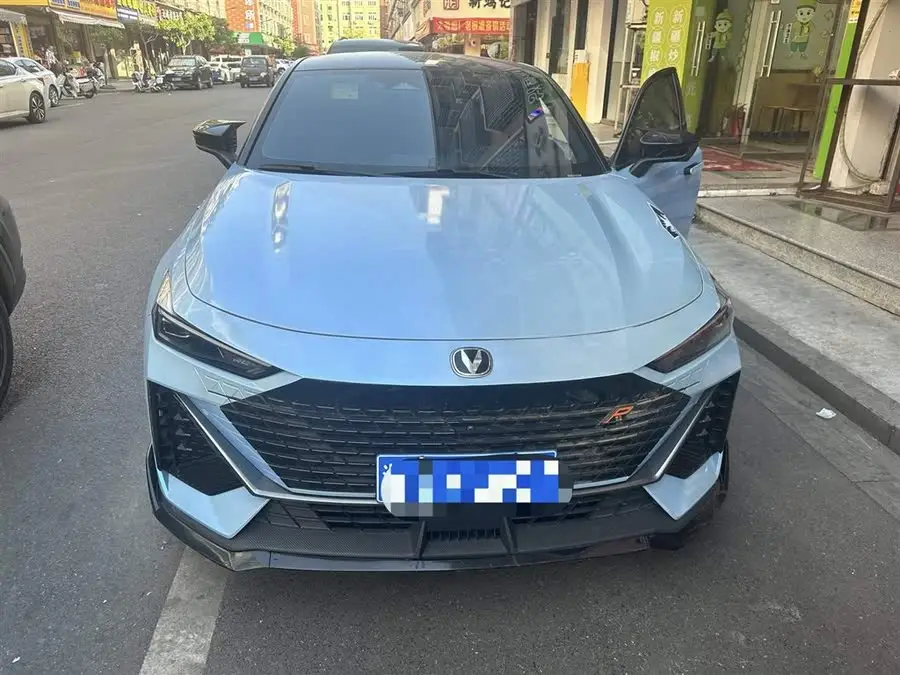 Changan UNI-V 2022 1.5T Smart Navigation Edition