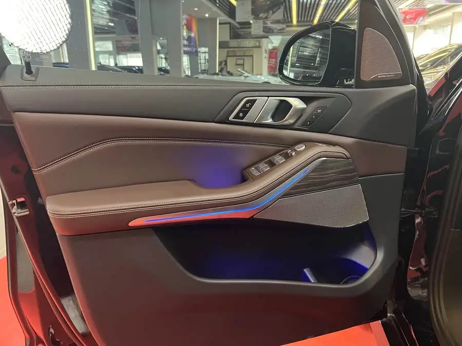 BMW X5 2023 xDrive 40Li M Sport Night Package