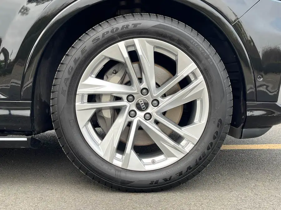 Audi Q7 2023 45 TFSI quattro S line Sport