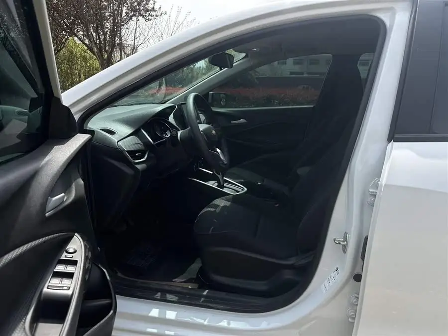 2021 شيفروليه كافاليير 325T أوتوماتيكي إصدار زينيي