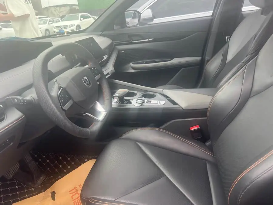 Changan UNI-V 2022 1.5T Intelligent Navigation Edition