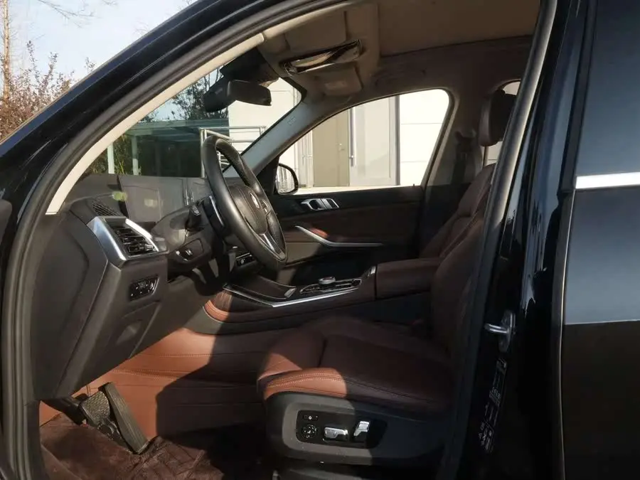 BMW X7 2023 xDrive40i Luxury Package