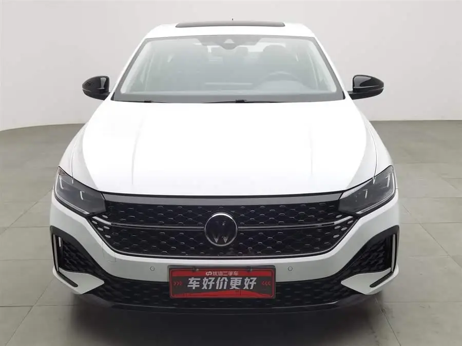 لافيدا 2024 300TSI DSG النسخة الرائدة السماوية