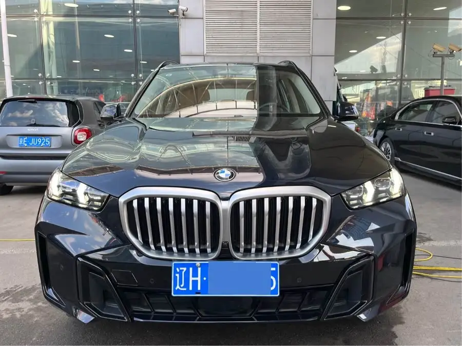 بي إم دبليو X5 2023 xDrive 30Li الفئة الفاخرة حزمة M الرياضية ليلية