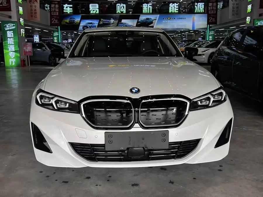 بي إم دبليو i3 2024 eDrive 40 L حزمة الليل