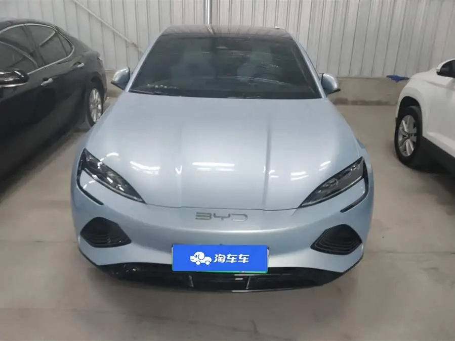 فقمة 2022 طراز 550 كم المدى القياسي النسخة الفاخرة بالدفع الخلفي