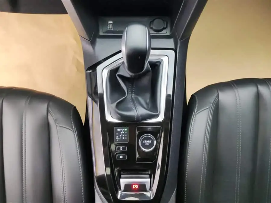 Peugeot 408 2022 1.6T Pursuit Edition