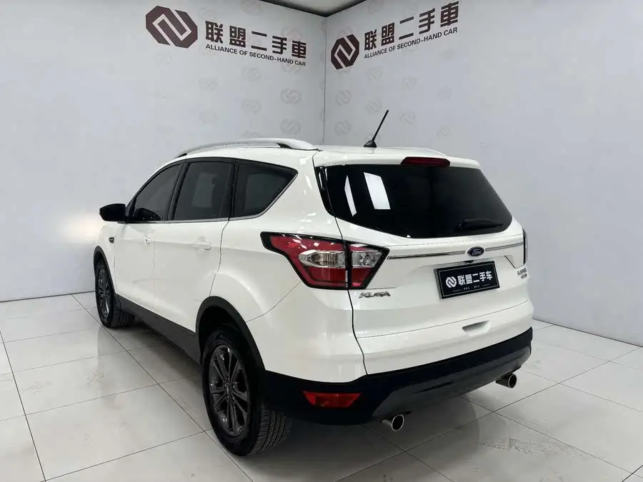 2019 Ford Escape EcoBoost 180 Two-Wheel Drive Platinum Edition National V