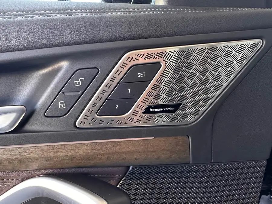 بي إم دبليو X1 2023 xDrive25Li حزمة تصميم X